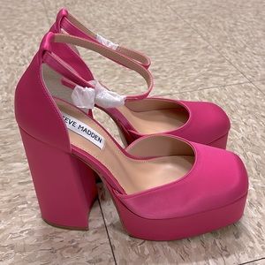 STEVE MADDEN “TAMY” PINK SATIN. BRAND NEW. SIZE 7.0